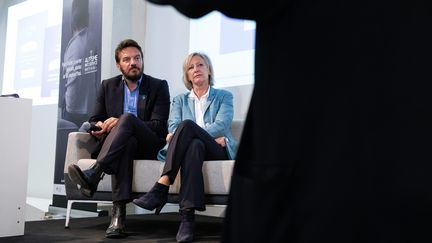 L'acteur Samuel Le Bihan, vice-président de la plateforme Autisme Info Service avec la secrétaire d'Etat chargée des personnes handicapées, Sophie Cluzel, lors du lancement de la plateforme, à Paris, le 26 mars 2019. (MAXPPP)