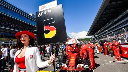 Une "Grid Girl" au GP de Russie (ALEXEY KUDENKO / SPUTNIK)