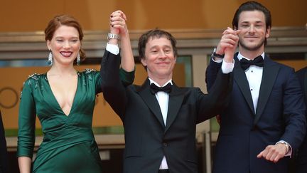 L'&eacute;quipe de "Saint-Laurent" compos&eacute;e (de gauche &agrave; droite &agrave; par L&eacute;a Seydoux, Bertrand Bonello et Gaspard Ulliel &agrave; Cannes (Alpes-Maritimes) le 17 mai 2014. (ALBERTO PIZZOLI / AFP)