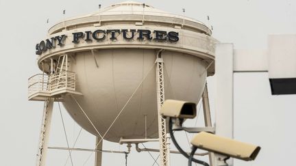 Des cam&eacute;ras de s&eacute;curit&eacute; en Californi&egrave;e, pr&egrave;s des studios Sony Pictures, le 18 d&eacute;cembre 2014. (DAMIAN DOVARGANES / AP / SIPA)