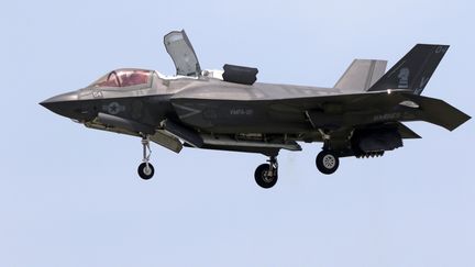 Un avion F-35B lors d'un rassemblement à la base aérienne d'Iwakuni (Japon), le 5 mai 2018. (MASANOBU NAKATSUKASA / YOMIURI / AFP)