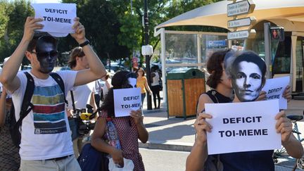 Manifestation d'intermittents masqués à Avignon, le 16 juillet 2014.
 (Eric Sicard / Citizenside / AFP)