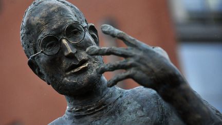 La premi&egrave;re statue de Steve Jobs, le fondateur d'Apple a &eacute;t&eacute; d&eacute;voil&eacute;e ce 21 d&eacute;cembre 2011 dans un parc de Budapest (Hongrie). (ATTILA KISBENEDEK / AFP)