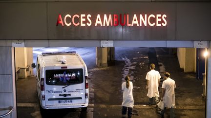 Entrée du service des urgences de l'hôpital Bichat, à Paris, le 12 janvier 2017 (photo d'illustration) (MAXPPP)