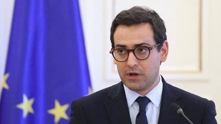 L'ancien ministre des Affaires étrangères Stéphane Séjourné, à Athènes, le 16 septembre 2024. (COSTAS BALTAS / ANADOLU / AFP)