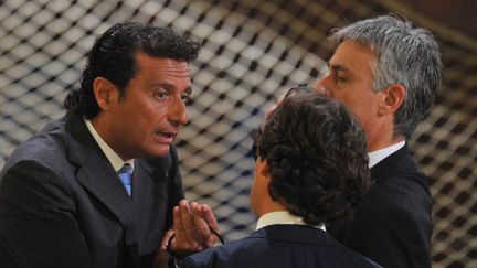 Le proc&egrave;s de Francesco Schettino, l'ancien commandant du Costa Concordia, s'est ouvert mercredi matin en Toscane (Italie). Le naufrage du bateau de croisi&egrave;re, sur les c&ocirc;tes de l'&icirc;le de Giglio en janvier 2012, a fait 32 victimes. (TIZIANA FABI / AFP)