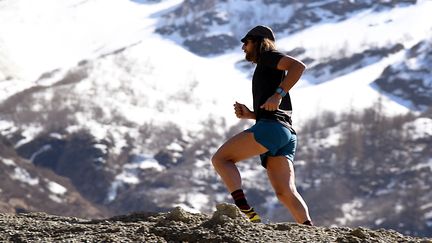 L'Ultra Trail du Mont-Blanc, cette compétition sportive d'endurance, a attiré cette année plus de 2 500 participants.