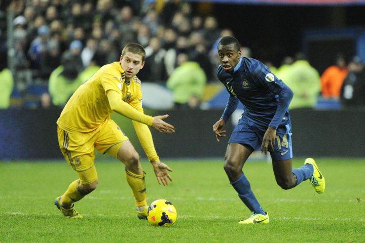 Yaroslav Rakitskiy face à Blaise Matuidi lors du match entre l'équipe de France et l'Ukraine au stade de France, le 19 novembre 2013.&nbsp; (JEAN MARIE HERVIO / DPPI MEDIA)