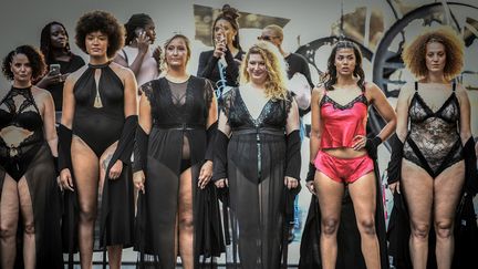 Des mannequins lors du défilé Body positive organisé par Georgia Stein à Paris, le 15 septembre 2019 (STEPHANE DE SAKUTIN / AFP)