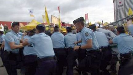 manifestation des producteurs de lait au salon international de l'élevage de Rennes (France 2)