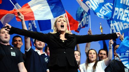 Marine Le Pen pendant la campagne pour l'élection présidentielle de 2012, à Paris.&nbsp; (MARTIN BUREAU / AFP)