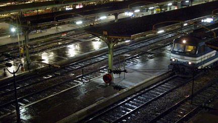 Des trains en gare, de nuit (AFP/JOEL SAGET)