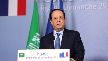 Fran&ccedil;ois Hollande, lors d'une conf&eacute;rence de presse dimanche 29 d&eacute;cembre 2013, &agrave;&nbsp;Ryad (Arabie saoudite).&nbsp; (SPA / AFP)