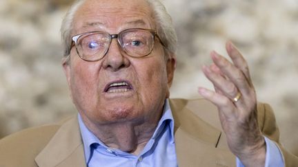 Jean-Marie Le Pen prononce un discours lors d'une conférence de presse, le 28 septembre 2016, à Mormant (Seine-et-Marne). (GEOFFROY VAN DER HASSELT / AFP)