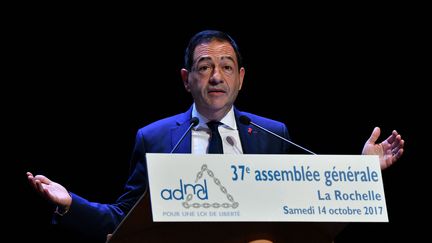 Le président de l'Association pour le Droit de Mourir dans la Dignité (ADMD) Jean-Luc Romero-Michel lors de la 37e assemblée générale de l'association à La Rochelle le 14 octobre 2017. (XAVIER LEOTY / AFP)