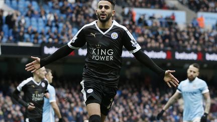 Riyad Mahrez (Leicester) buteur face à Manchester City (ADRIAN DENNIS / AFP)