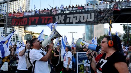 Des opposants au gouvernement de Benyamin Nétanyahou réunis à Tel-Aviv, en Israël, le 1er septembre 2024. (JACK GUEZ / AFP)