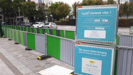 De nombreuses stations Vélib sont toujours en travaux, à quelques jours de la mise en service. (EMILIE DEFAY / rADIO FRANCE)