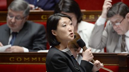 Fleur Pellerin, ministre de la Culture et de la Communication,&nbsp;r&eacute;pond &agrave; un d&eacute;put&eacute; lors des questions au gouvernement, &agrave; l'Assembl&eacute;e nationale, le 26 mai 2015. (STEPHANE DE SAKUTIN / AFP)