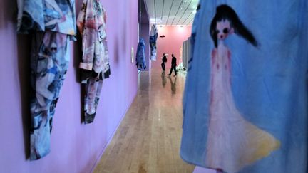 Exposition d'œuvres d'Aya Takano au Musée d'art contemporain de Lyon, le 22 septembre 2023. (OLIVIER CHASSIGNOLE / AFP)