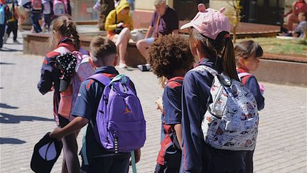 Au total, dans la nuit de jeudi à vendredi, une soixantaine d'établissements scolaires ont été dégradés un peu partout en France. (PATRICK LEFEVRE / MAXPPP)