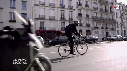 Autos, motos, vélos : le champ de bataille (ENVOYÉ SPÉCIAL  / FRANCE 2)