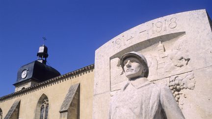 Le monument aux morts de Vayres, en Gironde, photographié le 3 juillet 2008. (BRUNO BARBIER / PHOTONONSTOP/AFP)