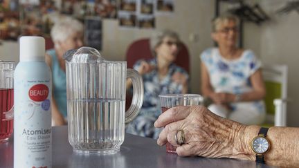 Des personnes âgées dans une maison de retraite, le 26 août 2016. (NCY / MAXPPP)