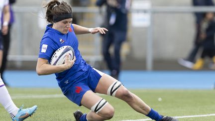 La 3e ligne aile de l'équipe de France, Gaëlle Hermet, contre l'Ecosse lors du Tournoi des six nations le 10 avril 2022. (BRUCE WHITE / AFP)