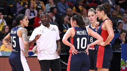 L'équipe de France lors de la Coupe du monde de basket, à Sydney (Australie), le 27 septembre 2022. (WILLIAM WEST / AFP)