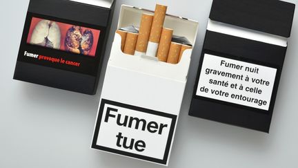 Les paquets de cigarettes neutres ne pr&eacute;sentent ni logo, ni signe distinctif.&nbsp; (CARDOSO / BSIP / AFP)