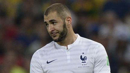 L'attaquant fran&ccedil;ais Karim Benzema grimace lors du match France-Equateur, le 25 juin 2014, au stade Maracana, &agrave; Rio de Janeiro (Br&eacute;sil). (FRANCK FIFE / AFP)