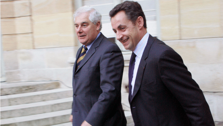 Le ministre français de l'Intérieur, Nicolas Sarkozy, avec le ministre de la Justice, Pascal Clément, à l'hôtel Matignon, le 22 décembre 2006 à Paris. (MEHDI FEDOUACH / AFP)