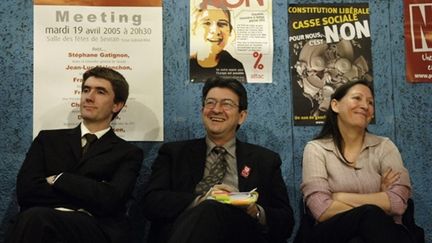 Stephane Gatignon (à G) avec Mélenchon (alors PS) et Bavray (Verts) lors de la campagne du Non en 2005 (© AFP)