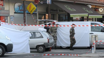 Les deux militaires tu&eacute;s &agrave; Montauban jeudi 15 mars ont &eacute;t&eacute; pris pour cible alors qu'ils retiraient de l'argent non loin de leur caserne. (ERIC CABANIS / AFP)