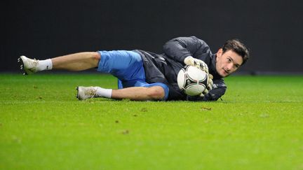 Hugo Lloris lors d'un entra&icirc;nement, &agrave; Br&ecirc;me (Allemagne), le 28 f&eacute;vrier 2012. (FRANCK FIFE / AFP)