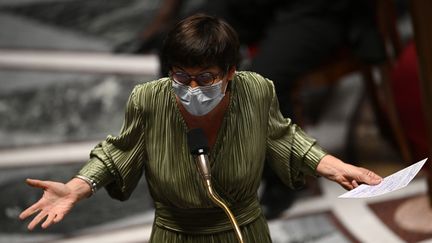 La ministre de la Mer&nbsp;Annick Girardin, lors d'une session de questions au gouvernement à l'Assemblée nationale à Paris, le 4 mai 2021. (CHRISTOPHE ARCHAMBAULT / AFP)