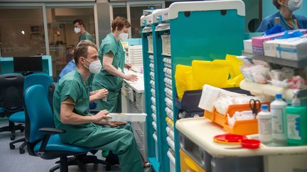 Des soignants allemands sont arrivés en renfort dans un hôpital de Lisbonne, au Portugal, vendredi 5 février 2020.&nbsp; (PAULO MUMIA / DPA)