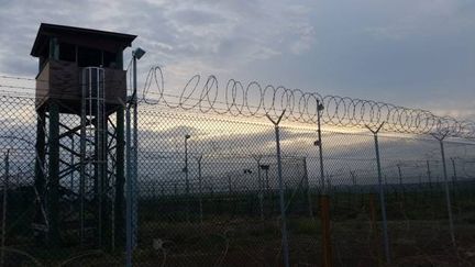 &nbsp; (L'un des camps de Guantanamo aujourd'hui utilisé par l'administration de la prison © Elise Delève / Radio France)