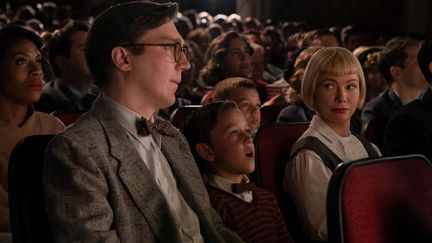 Paul Dano, Mateo Zoryon Francis-DeFord et Michelle Williams dans "The Fablemans" de Steven Spielberg (2023). (STORYTELLER DISTRIBUTION co., LLC. All Rights Reserved.)