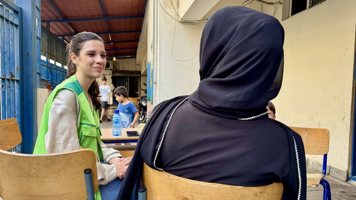 Lara Jaloul, psychologue pour enfants de l’ONG Embrace, à Beyrouth (Liban). Octobre 2024 (SEBASTIEN SABIRON / RADIO FRANCE)