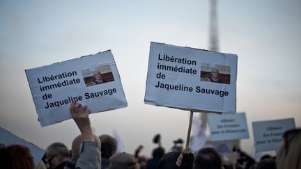 Lors d'un rassemblement réclamant la libération de Jacqueline Sauvage, à Paris, le 10 décembre 2016.&nbsp; (NICOLAS MESSYASZ/SIPA / SIPA)