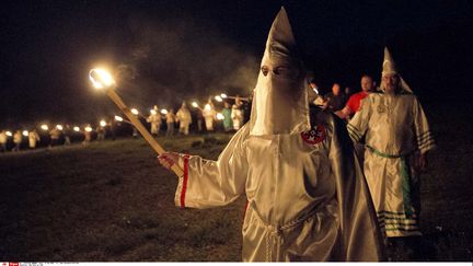 Des membres du Ku Klux Klan participent à une fête de la "fierté blanche", le 23 avril 2016 près de&nbsp;Cedartown, dans l'Etat de Géorgie, aux Etats-Unis. (JOHN BAZEMORE/AP/SIPA)