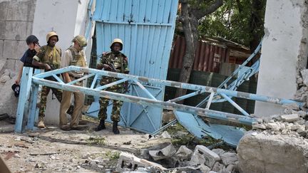 Le b&acirc;timent de l'ONU &agrave; Mogadiscio (Somalie) apr&egrave;s une attaque des shebab, le 19 juin 2013. (FARAH ABDI WARSAMEH/AP/SIPA)