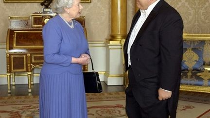 L'ambassadeur de Syrie, Sami Khiyami, présente ses lettres de créance à la reine Elisabeth II, le 3 mars 2005 à Londres (AFP - FIONA HANSON)