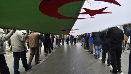 Lors d'une manifestation en Algérie le 2 avril 2021. Photo d'illustration. (RYAD KRAMDI / AFP)