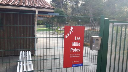 Entrée du centre aéré "Les mille potes", à Arcachon (Gironde), le 18 janvier 2017. (RADIO FRANCE / STEPHANE HISCOCK)