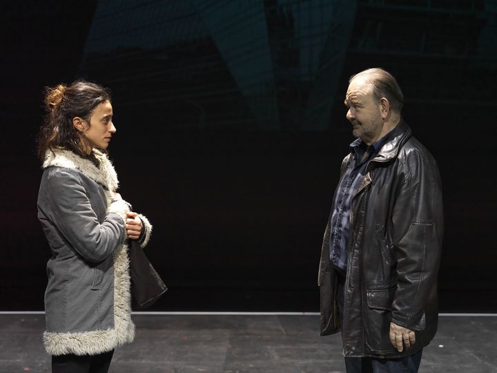 Jean-Yves Dupar et Sophie Garmilla dans "Moi, Daniel Blake", adaptation théâtrale du film de Ken Loach par Joël Dragutin.&nbsp; (JEAN-MICHEL ROUSVOAL)