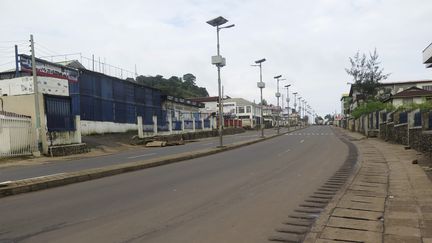 Les rues d&eacute;sertes de Freetown (Sierra Leone) pendant le confinement, le 19 septembre 2014. (REUTERS)