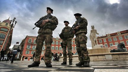 &nbsp; (Plus de 10.000 soldats sont déployés sur le territoire français depuis la semaine dernière © MAXPPP)